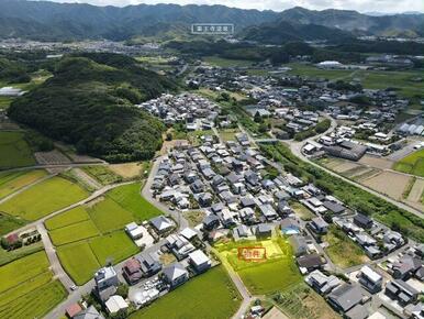 薬王寺温泉エリアまで車約１０分。キャンプ用地も車約１０分です。