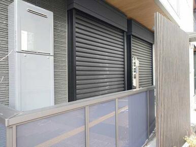 シャッター外側