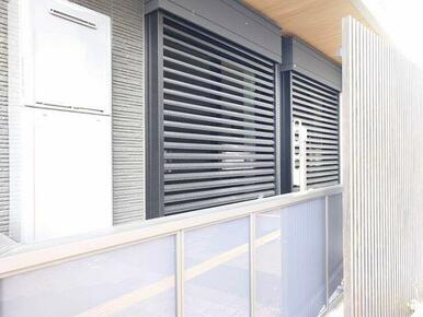 シャッター外側