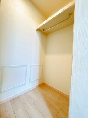 「西側洋室約7帖」ウォークインクローゼットのお写真です。