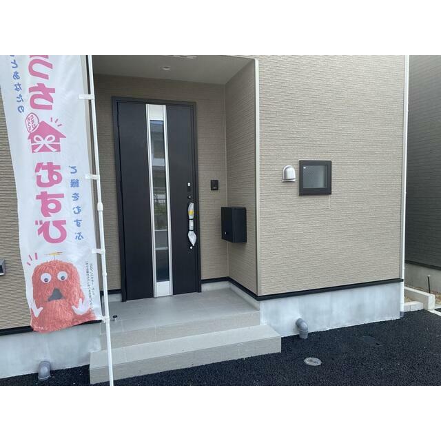 鍵の開け閉めも楽楽な電子錠！ ダブルロックを採用しており、 鍵を複数にして侵入窃盗犯罪を防止する方法で、 解錠に時間をかけさせることと、抑止効果が期待できます。