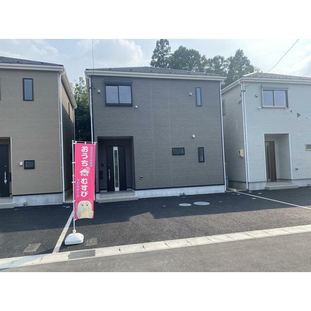 駐車場は並列で3台駐車可能(車種による) 来客時にも対応可能☆