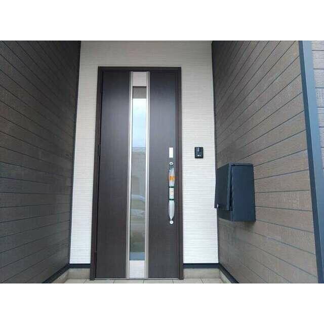 家族の送り迎えはこの玄関で