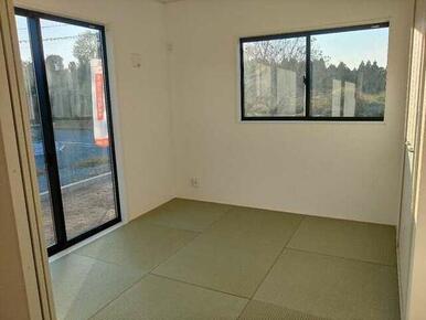 畳の上で大の字リラックス