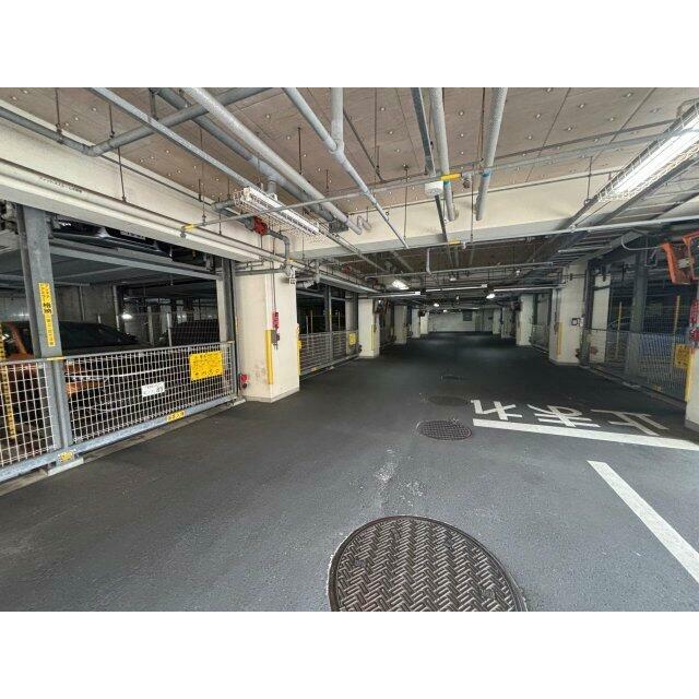 機械式駐車場。空あり。空き状況は担当へ確認下さい。高さは1750・1800・2100があり、料金も変わります。幅