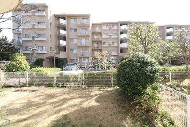 テラスからの景色です！圧迫感がないので暮らしやすい♪