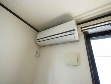 快適に過ごせるエアコン付き