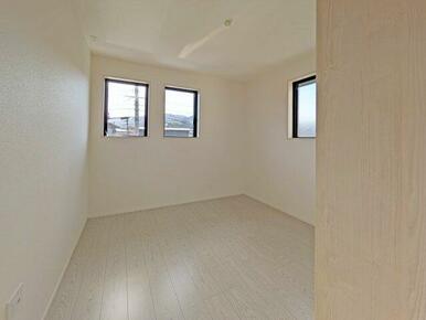 2階洋室、どんなインテリアにも合うイメージです。※撮影：1/14