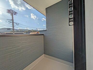 用途多様なバルコニーです。※撮影：1/14