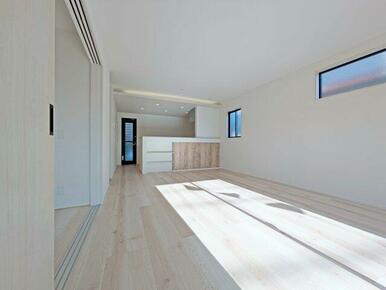 家族みんなで寛げる、広々としたリビングです　※撮影：1/14