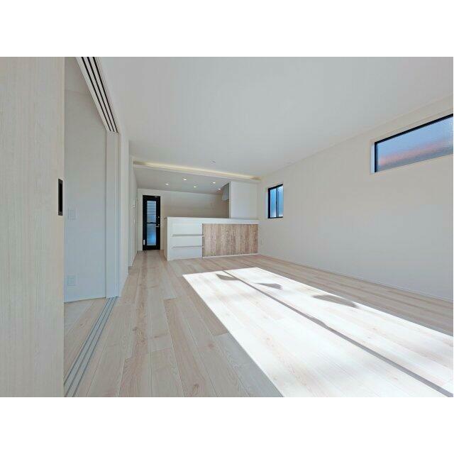 家族みんなで寛げる、広々としたリビングです　※撮影：1/14