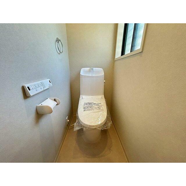 「トイレ」ＬＩＸＩＬ製新品交換済み、各階にトイレ設置