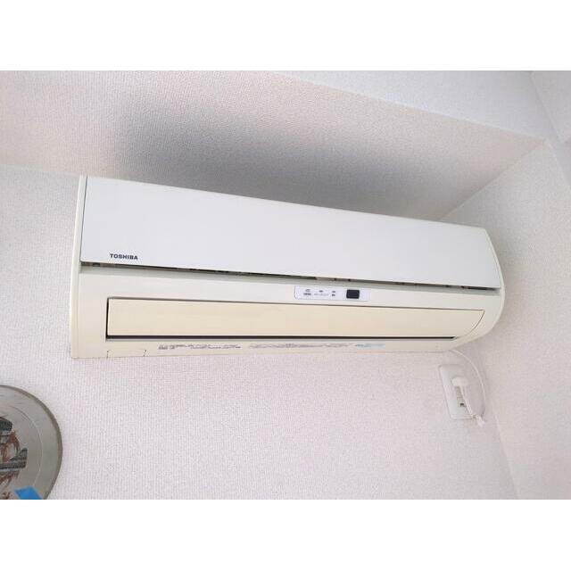 エアコンは残置物になります。※クリーニング前の室内参考写真です。