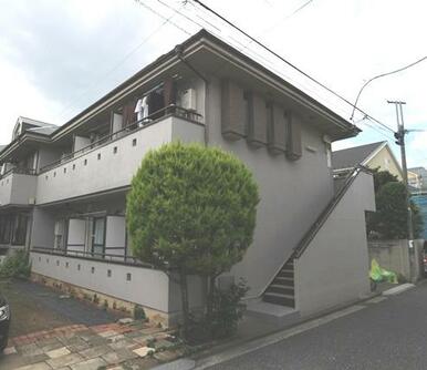 ＪＲ中央線「三鷹」駅、「吉祥寺」駅、２駅アクセス可能です。南向きのお部屋で日当たり良好