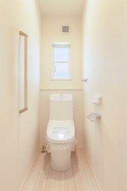 ２階にもトイレを設置しました。各階にトイレがあれば混み合う時間もストレスなく快適です。