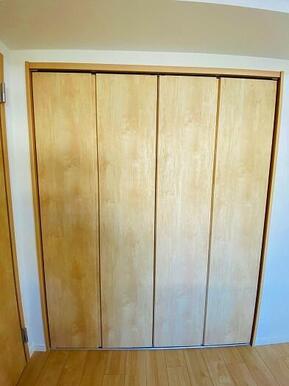 「北西側洋室」クローゼット閉