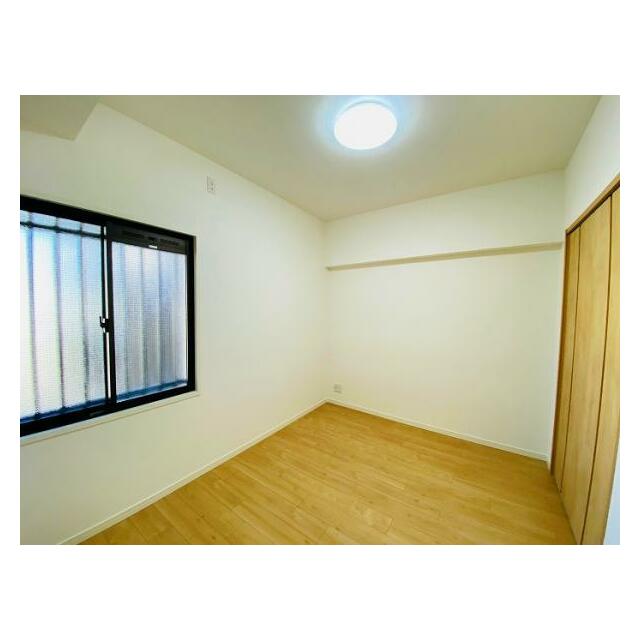 「北東側洋室」約5帖ございます。