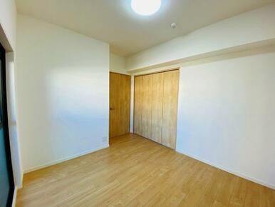 「北西側洋室」約6帖ございます。