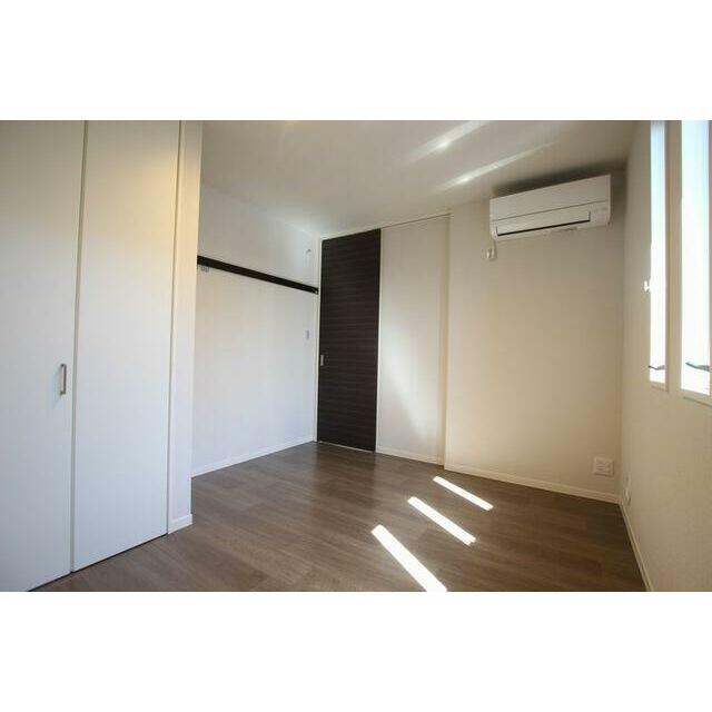 ５．８帖の洋室になります。エアコン付です。