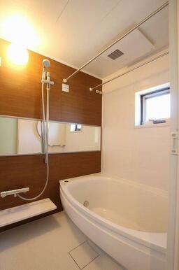 追焚給湯・浴室暖房乾燥機付のユニットバスです。