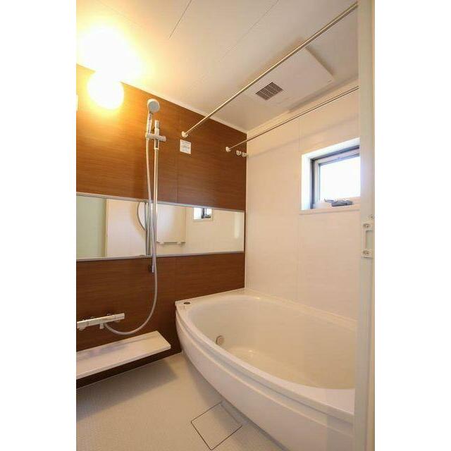 追焚給湯・浴室暖房乾燥機付のユニットバスです。