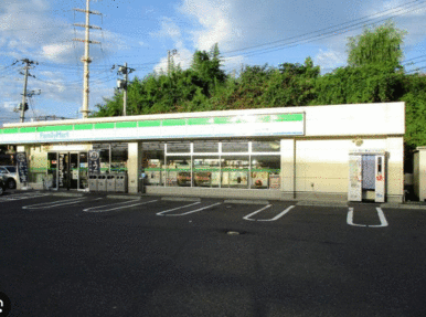 ファミリーマート泉インター店