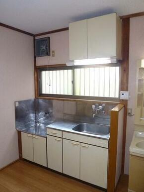 キッチンは2026年3月新品になります。