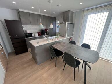 家族が集まり、何気ない出来事も気軽に話せる明るい空間＾＾