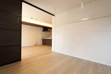 ７．９帖の洋室。