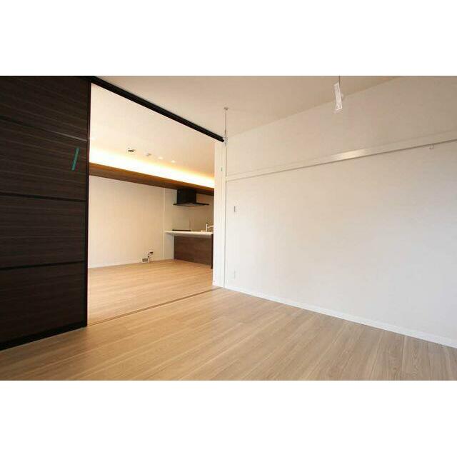 ７．９帖の洋室。