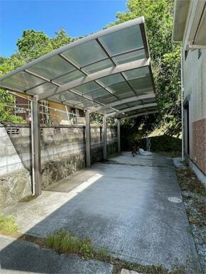 カーポートあります