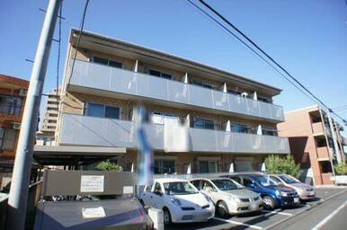 積水ハウス施工の重量鉄骨造の３階建て賃貸住宅「シャーメゾン」です。
