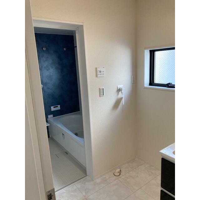 女性のお化粧や男性の身だしなみに洗面台は不可欠（2号棟）