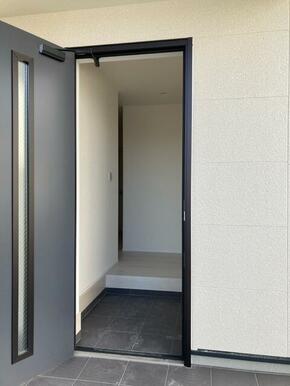 住まいの「第一印象」となる玄関（2号棟）