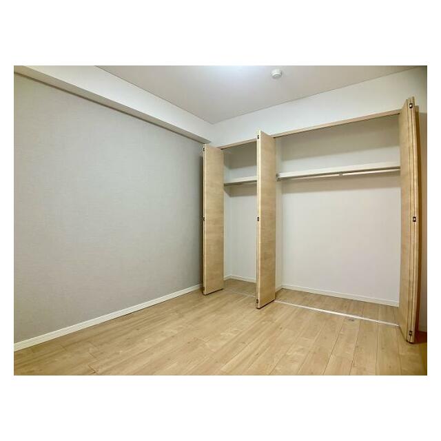 「洋室」フローリング、クロス張り替えています