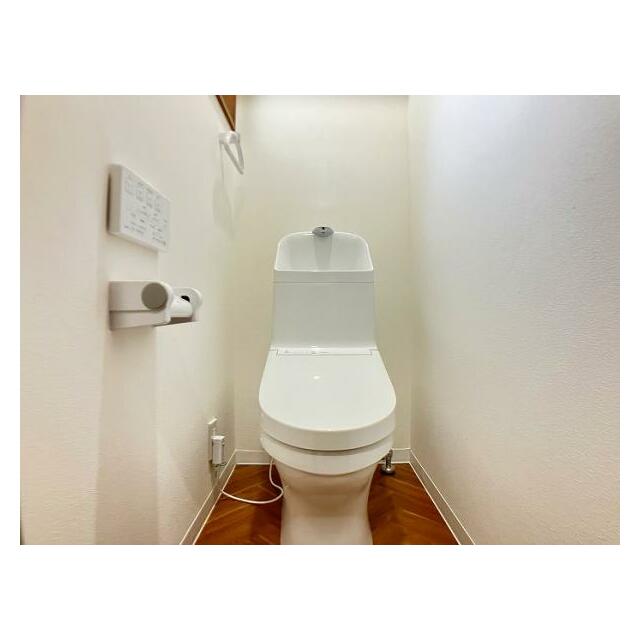 「2階トイレ」新品交換済みです。