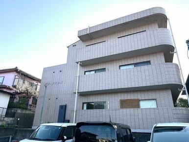 RC造（鉄筋コンクリート）3階建て。大和ハウス工業施工です