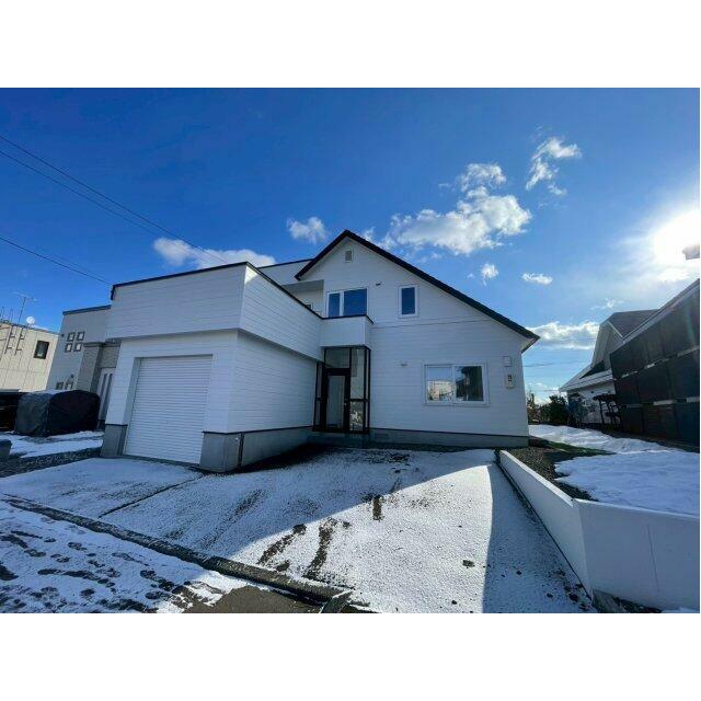 家の前に車２台並列駐車可能です。