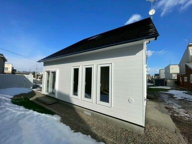 屋根・外壁塗装済み。