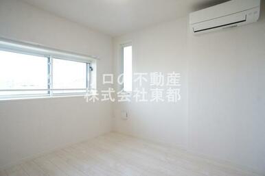 ２面採光なので、明るく風通しのよい過ごしやすいお部屋です♪