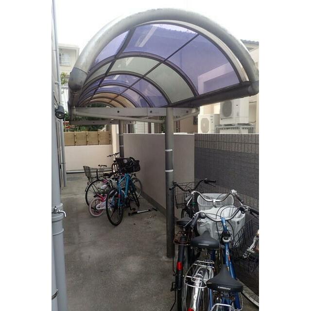 屋根付き駐輪場あり☆