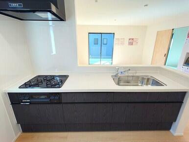 ２号棟　キッチン 家族を見守れる人気の対面キッチン