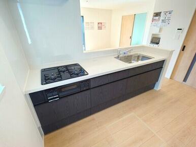 ２号棟　キッチン 家族を見守れる人気の対面キッチン