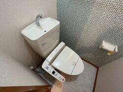 温水洗浄便座付きトイレです。