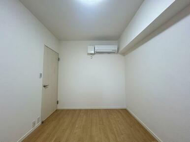 「洋室」南西側約6帖洋室　エアコン設置済みです。