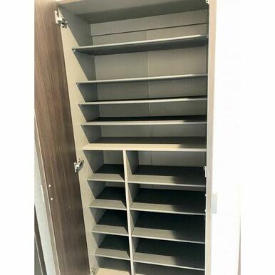 シューズボックス