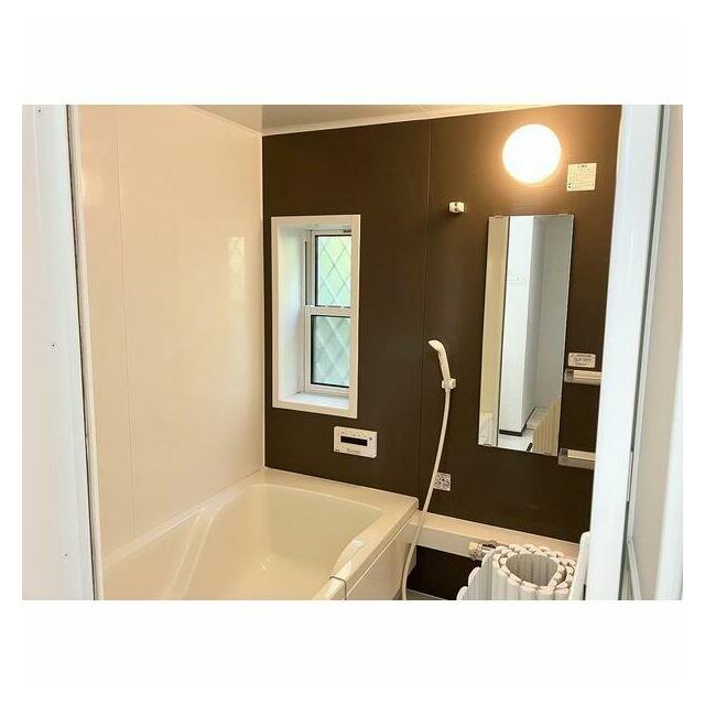 浴室は追い焚き機能付き、1616サイズでお子様と一緒に入っても広々快適です。