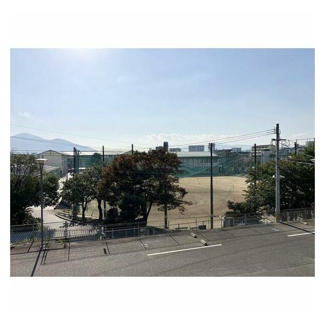 建物前面に遮るものが何もないので、見晴らし良く、開放感があります。