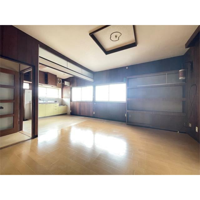 キッチンスペースは２面採光で明るく風通しも良好です