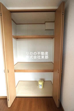 奥行のある収納付です！増えがちな荷物をもスッキリ収納できます☆